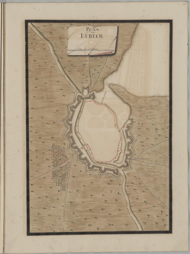 Ein abgenutztes Buch mit einer detaillierten Karte von Lübeck, Deutschland, das Straßen, Gebäude und Sehenswürdigkeiten zeigt, begleitet von Texten über die Geschichte und Kultur der Stadt.