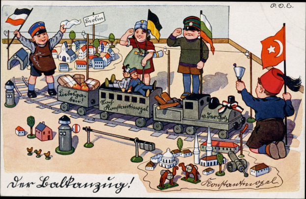 Gruppe von Kindern, die mit einem Spielzeugräumzug auf einem Eisenbahnübergang spielen, umgeben von Häusern, Bäumen und anderen Gegenständen, mit Text unten.