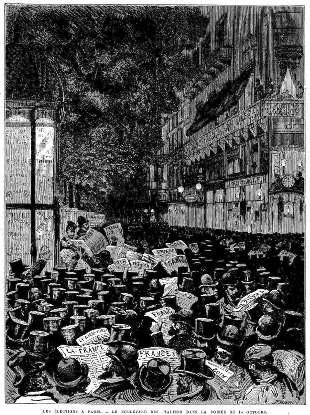 Schwarze und weiße Illustration einer belebten Pariser Straße am Abend des 16. Oktober 1885 mit einem Gebäude auf der rechten Seite und einem Baum im Hintergrund, mit Text unten lesbar "Les élections à Paris, le boulevard des italiens dans la soirée du 16 octobre 1885".