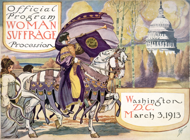 Eine Frau zu Pferd mit einer Fahne und zwei Personen links daneben vor Bäumen und einem Gebäude auf einem Plakat für den Women Suffrage Procession in Washington, D.C. am 3. März 1913.