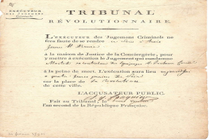 Ein altes, vergilbtes Dokument mit der Überschrift "Tribunal Révolutionnaire" in sauberer Schreibschrift, das die Hinrichtung von Jugemens Criminels in Frankreich beschreibt.