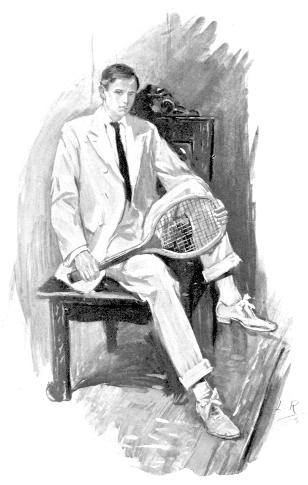 Ein Mann in einem Anzug sitzt auf einer Bank und h├Ąlt einen Tennis-Sch├Ąger, mit einem ernsthaften Ausdruck, dargestellt in Schwarz-Wei├č.