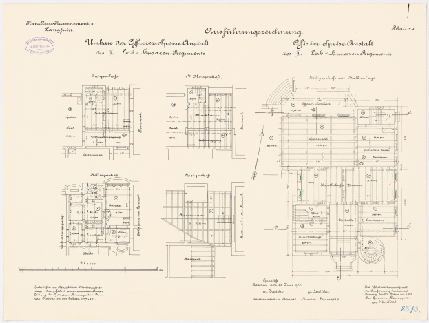 Schwarz-weißer Grundriss des ehemaligen Bundeskanzleramts in der Bundesrepublik Deutschland, der detaillierte architektonische Pläne und Anmerkungen zeigt.