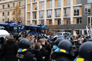Von der Polizei wegen des Schwarz-Rot-Gold-Flags aufgehalten - Flaggenträger spricht jetzt